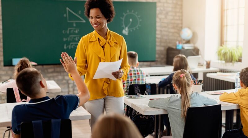 Professores brasileiros estão mais otimistas, revela pesquisa nacional com educadores